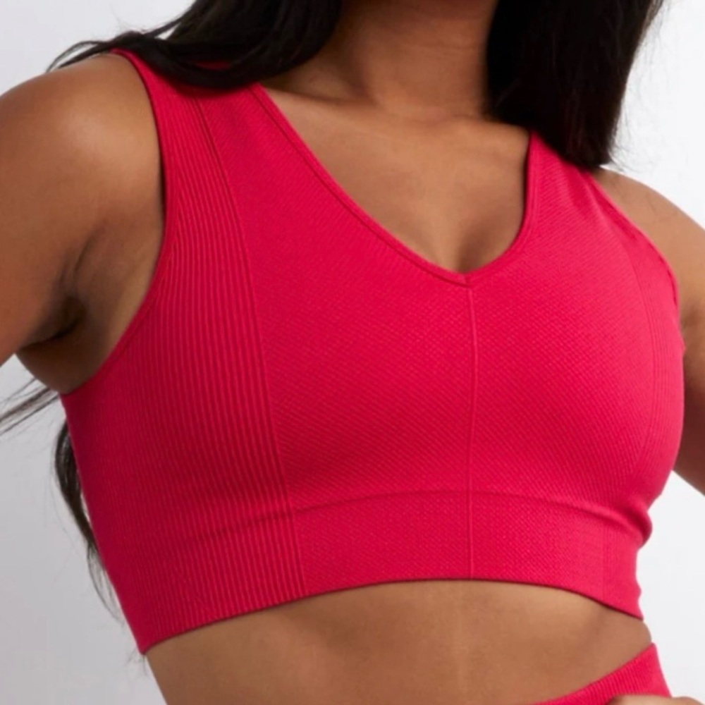 ♥️ SAVVI Vibrant Pink-Red Ribbed Sports Bra